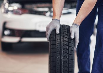 Ini Dia Perbedaan Ban Mobil Listrisk dengan Mobil Biasa