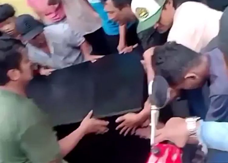 Aksi Massa di Rumah Ahmad Sahroni Berakhir Ricuh, Brankas Diarak dan Uang Ditemukan