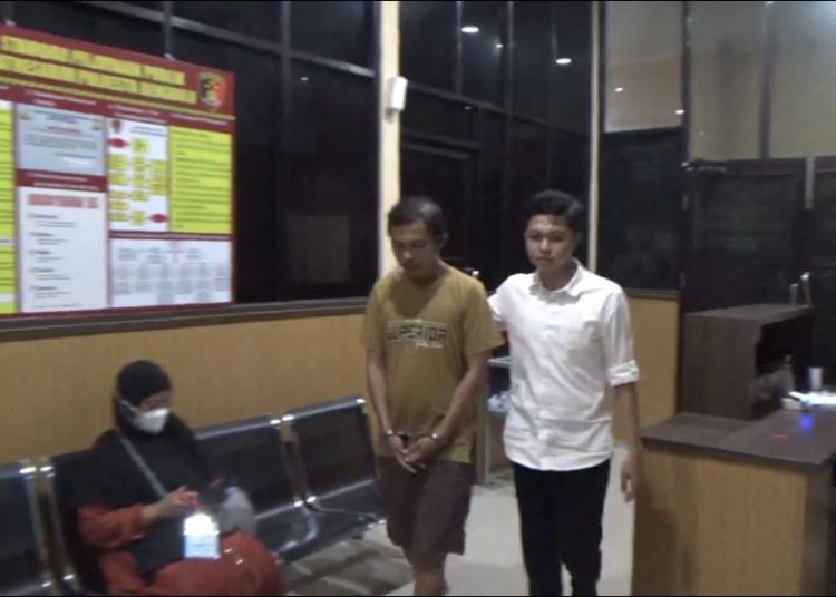 Satreskrim Polresta Bengkulu menangkap seorang pria berinisial F yang terlibat kasus Tindak Pidana Perdagangan Orang (TPPO). Pelaku memanipulasi korban dengan mengaku sebagai anggota Brimob dan menjanjikan pekerjaan di rumah sakit. (FOTO ANGG)