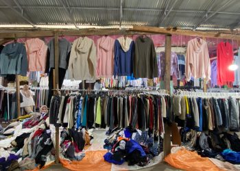 Tampil Keren Tanpa Mahal, Gaya Thrifting Jadi Tren Anak Muda Bengkulu