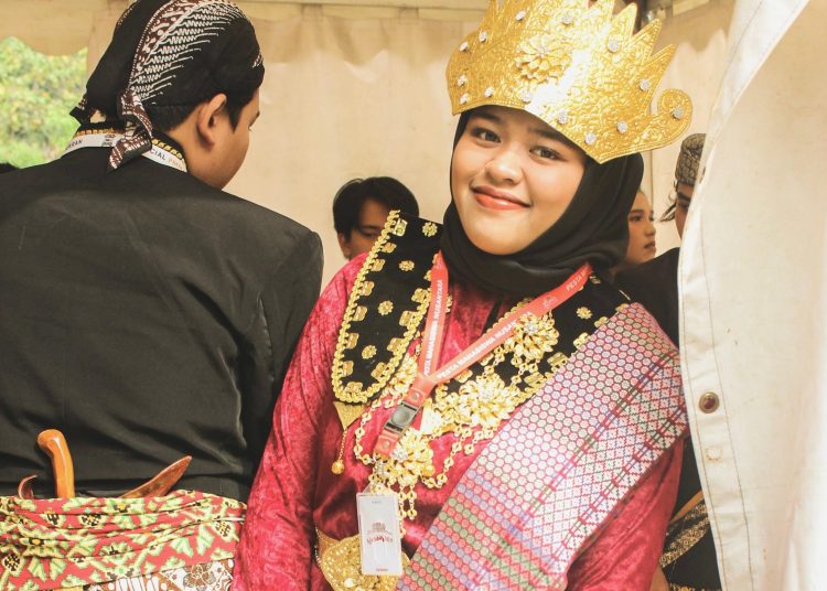 Di Balik Senyum Lina