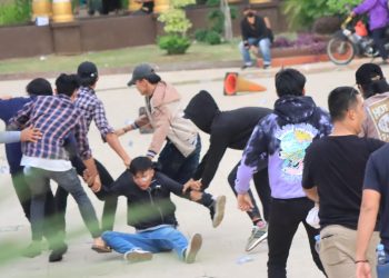 Demo di DPRD Bengkulu Berakhir Ricuh, Polisi Gunakan Gas Air Mata dan Tangkap Mahasiswa