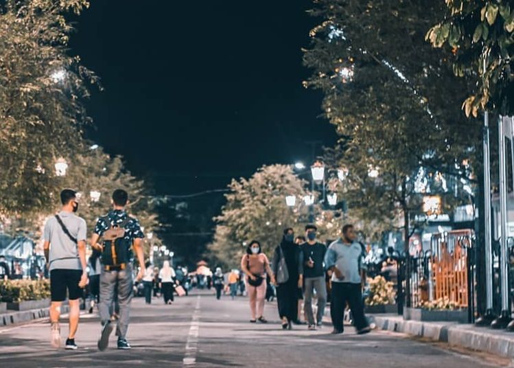 5 Manfaat Jalan Kaki di Malam Hari Untuk Kesehatan Tubuh