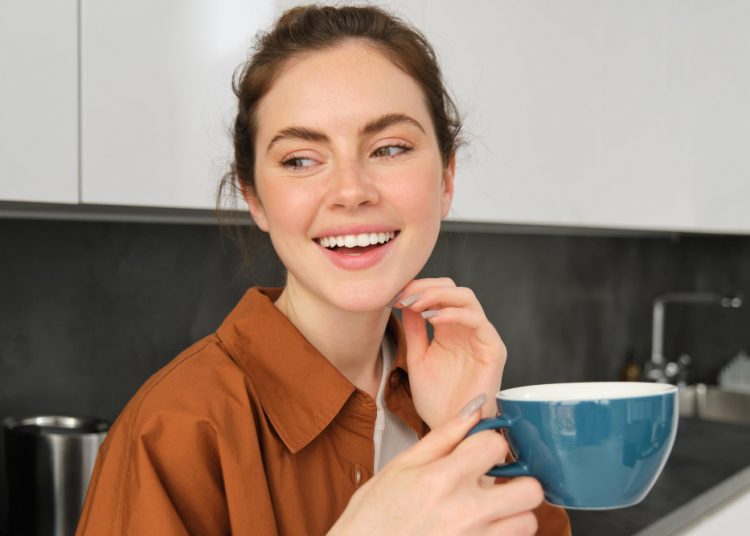 Ngopi Tetap Nikmat, Gigi Tetap Sehat: Tips Menjaga Kesehatan Gigi bagi Pecinta Kopi