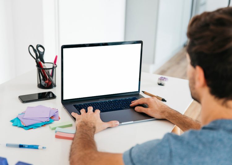 Rahasia Mata Sehat Meski Seharian Menatap Layar