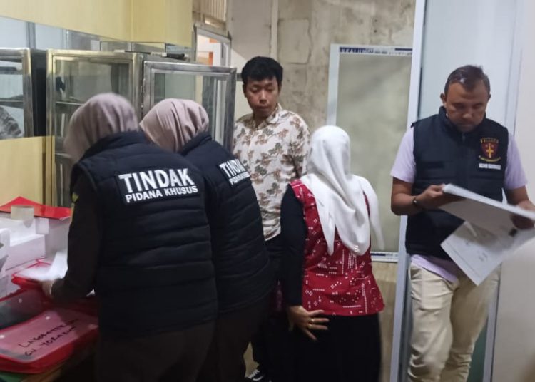 Penggeledahan Serentak, Kejari Bengkulu Cari Bukti Korupsi Proyek Laboratorium