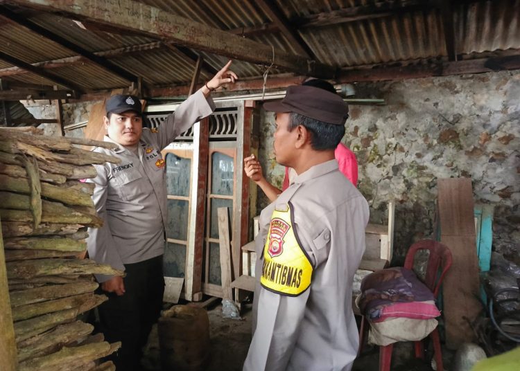 Gantung Diri di Belakang Rumah, Warga Daspetah Hebohkan Warga