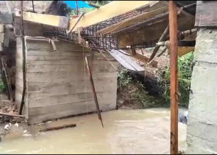 Hujan Lebat Picu Bencana di Bengkulu Selatan, Jalan Tertutup Longsor dan Jembatan Hancur