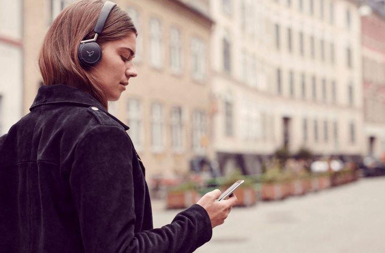 Waspadai Efek Negatif Pemakaian Headset Dalam Jangka Waktu yang Lama