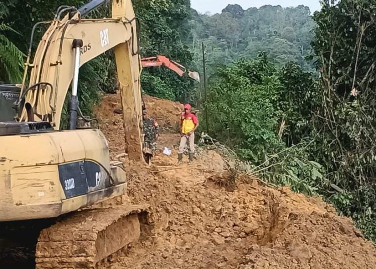 Longsor Ulu Manna Ditangani, Jalan Lintas Manna-Pagar Alam Diprediksi Bisa Dilalui Siang Ini