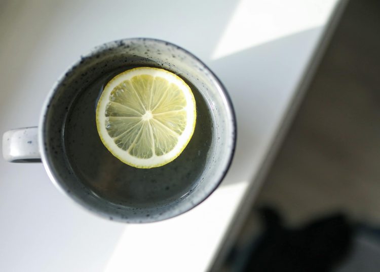 5 Manfaat Minum Air Lemon Hangat di Malam Hari untuk Tubuh