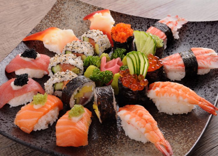 Suka Makan Sushi? Waspadai 7 Bahaya Ikan Mentah yang Jarang Diketahui!