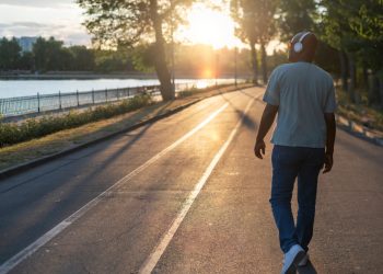 Jalan Kaki Pagi: Kebiasaan Sederhana dengan Dampak Luar Biasa untuk Kesehatan