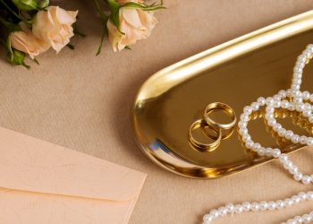 Biar Cincin dan Kalungmu Tetap Kinclong, Lakukan 5 Tips Ini!