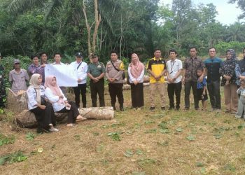 Dukung Aktivitas Pemuda, Pemdes Talang Pungguk BU Bangun Saluran Irigasi Lapangan Sepak Bola dari Dana Desa