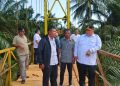 Ditinjau Langsung Bupati, Jembatan Gantung Aik Nelengau Diperbaiki, Janji Lantai Plat Besi Tahun Depan