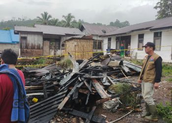 Kebakaran di Bingin Kuning, Anak Korban Luka Bakar Ringan, Wabup Lebong Serahkan Bantuan Masa Panik