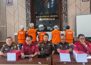 Berkas P-21, Kejati Bengkulu Serahkan Lima Tersangka Korupsi Aset Daerah ke Rutan Malabero