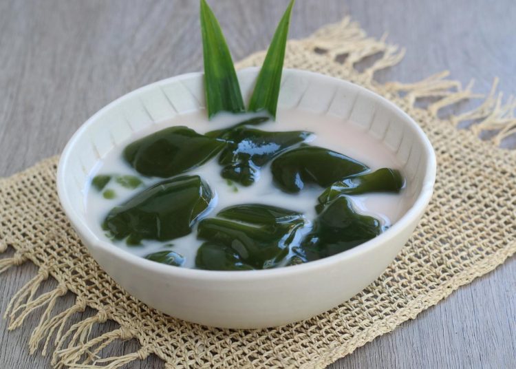 Atasi Panas Dalam Secara Alami dengan Cincau, Begini Caranya!