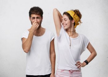 Hyperhidrosis dan Bau Badan: Cara Aman Mengontrol Bau dengan Bahan Alami