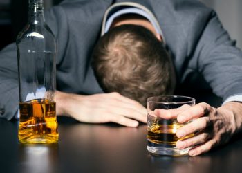 6 Efek Negatif Konsumsi Alkohol yang Perlu Diketahui