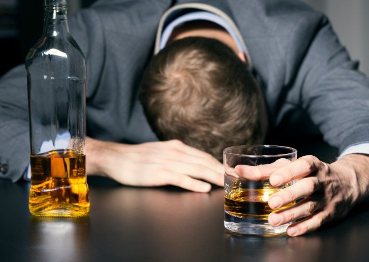 6 Efek Negatif Konsumsi Alkohol yang Perlu Diketahui