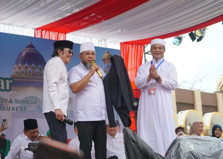 Laku Rp45 Juta, Barang Rhoma Irama Dibeli Gubernur Wagub Hingga Walikota