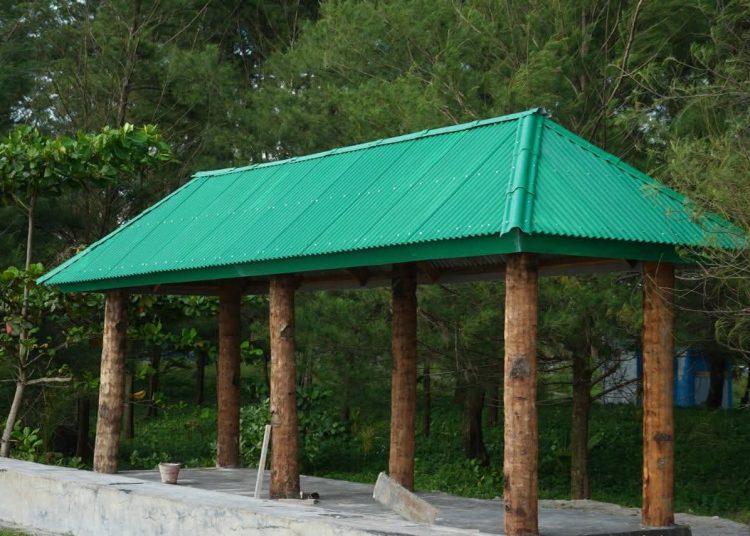 Pemkot Sediakan Gazebo Gratis di Pantai Panjang