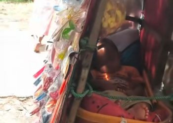 Bikin Nyesek, Bayi Sejak 57 Hari Sudah Diajak Jualan Aksesoris Keliling Karena Ibu Jadi Imigran di Arab Saudi