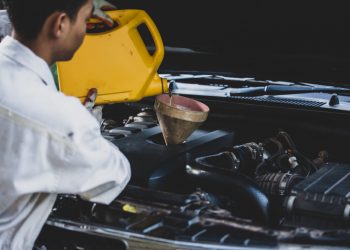 Simak Langkah dan Cara Membersihkan Kerak Oli pada Mesin Mobil