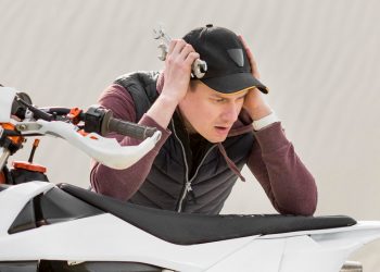 Simak 5 Cara Mudah Melepas Stiker pada Body Motor dengan Mudah