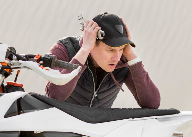 Simak 5 Cara Mudah Melepas Stiker pada Body Motor dengan Mudah