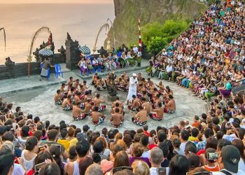 Menikmati Magis Tari Kecak di Uluwatu, Saat Seni dan Senja Bertemu
