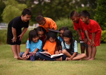 Anak SD Sudah Pacaran? Begini Cara Tepat Menghadapinya