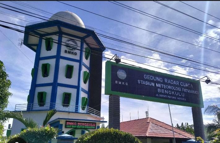 Prakiraan Cuaca Provinsi Bengkulu Selasa, 13 Januari 2026