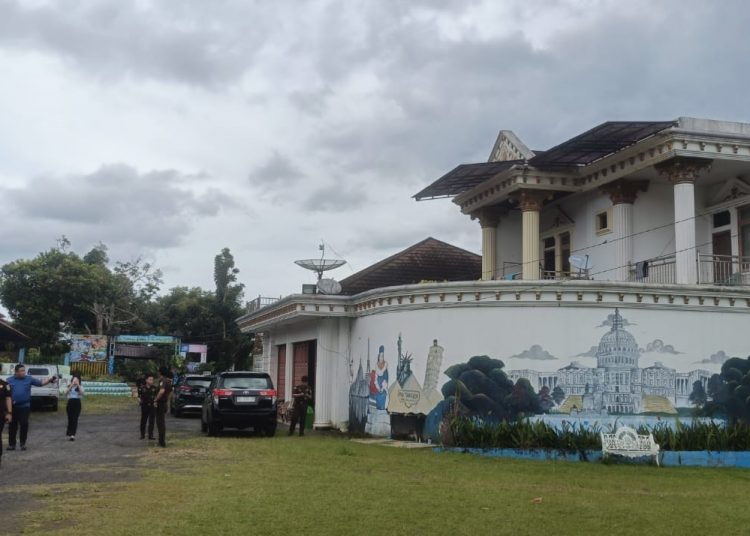 Tim Pidsus Kejari Kepahiang Geledah Rumah Pribadi Bando Amin C Kader  di Desa Pematang Donok Kecamatan Kabawetan