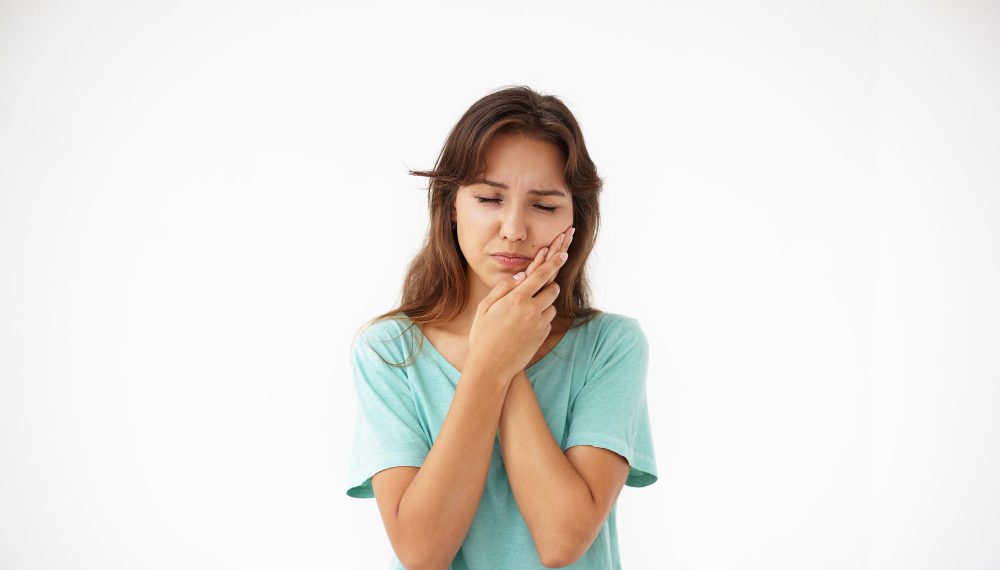 Sering Sakit Gigi Ketika Ingin Tidur? Cari Tahu Penyebab dan Cara Paling Ampuh Untuk Mengatasi