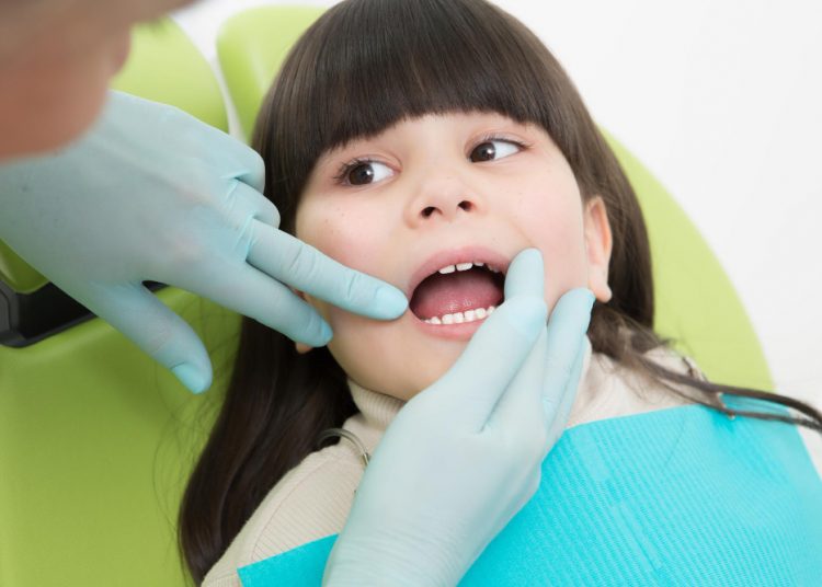 7 Tips Merawat Gigi Balita Agar Tidak Rusak dan Hitam