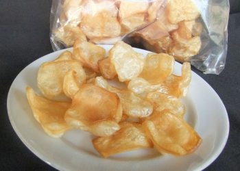 Sama-sama Kriuk! Penting Tahu Ciri dan Perbedaan Kerupuk Kulit Babi dan Sapi