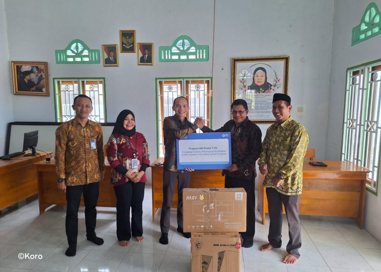 BRI Peduli TJSL Perkuat Fasilitas Pendidikan, Ratusan Meja Belajar hingga PC Diserahkan