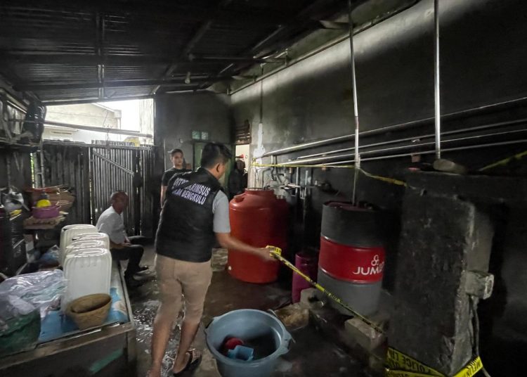 Polda Bengkulu Bongkar Rumah Produksi Arak Ilegal di Kepahiang dan Rejang Lebong, Dua Tersangka Ditahan