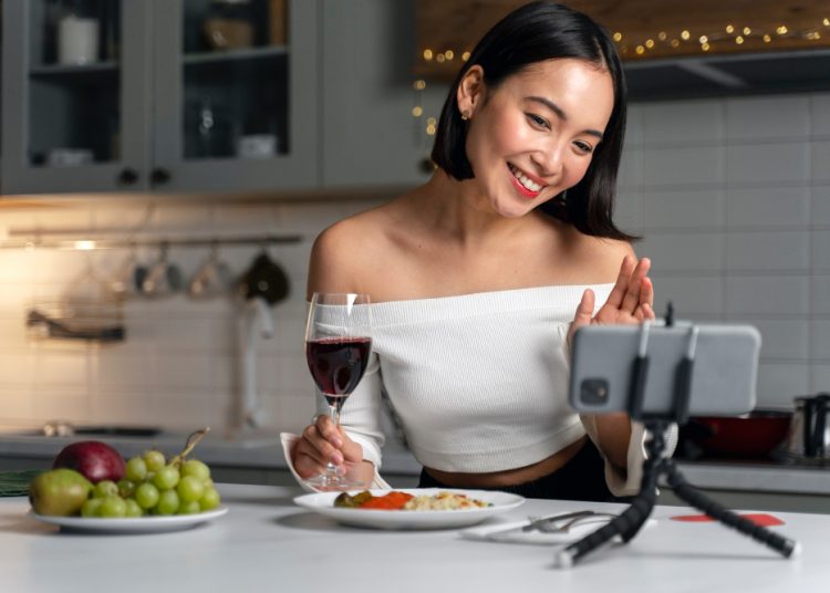 Ini Rekomendasi Tontonan Channel YouTube Kuliner Terkenal di Indonesia