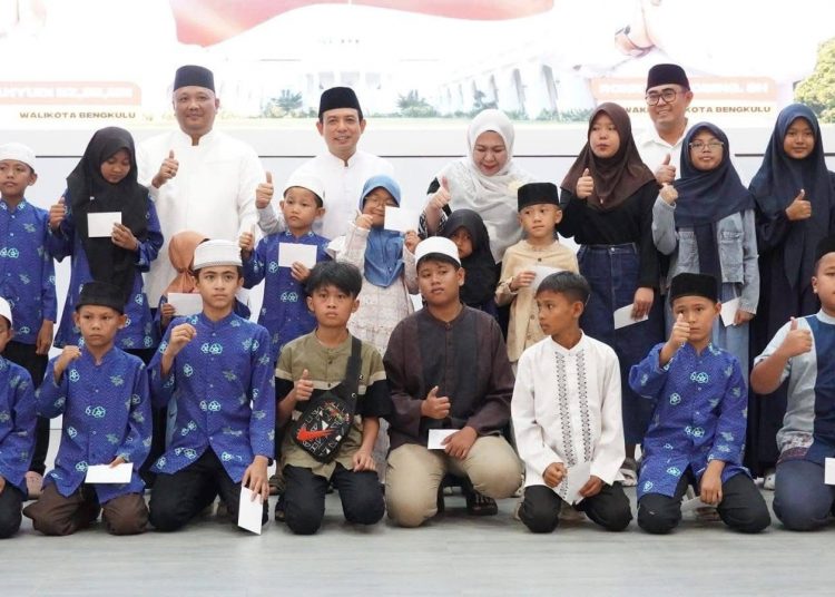 Refleksi Setahun Kepemimpinan, Dedy-Ronny Buka Puasa Bersama Anak Yatim di Pendopo Merah Putih