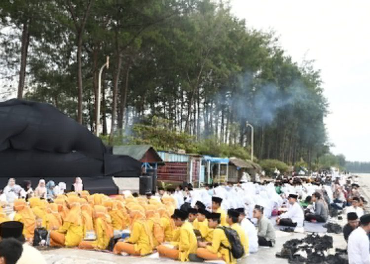 Ubah Stigma Negatif, Ribuan Pelajar Bengkulu Lantunkan Al-Qur’an di Tepi Pantai
