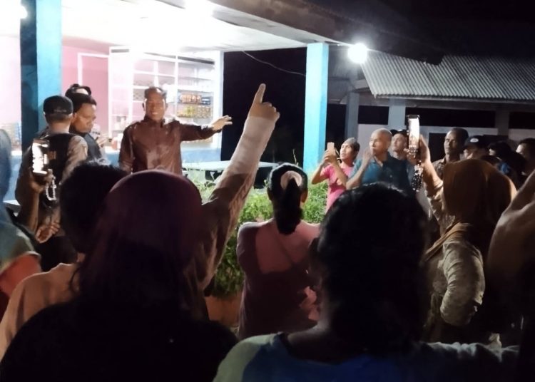 Resahkan Masyarakat, Puluhan Warga Demo Desak Penutupan Cafe Remang-remang di WAS Kota Manna