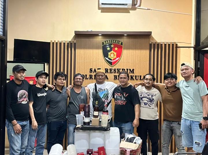 Resmob Macan Gading Bongkar Peredaran Miras Oplosan di Penurunan, Dua Pelaku Diamankan